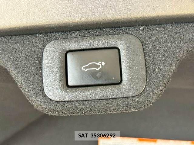 Toyota Crown Crossover 2023-08 8244894-11
