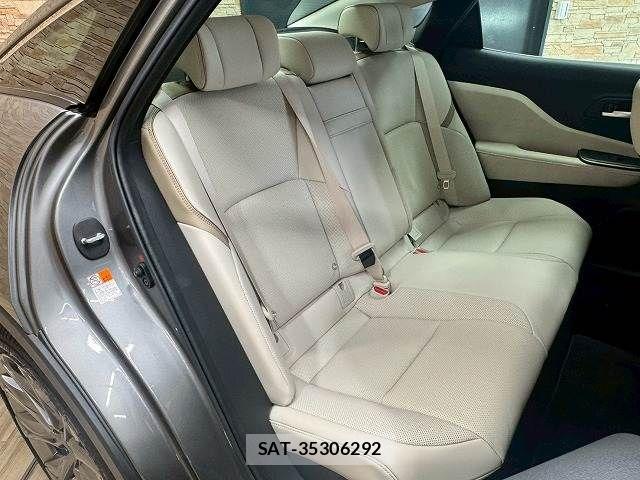 Toyota Crown Crossover 2023-08 8244894-5
