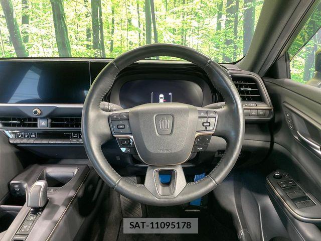 Toyota Crown Crossover 2023-11 8244898-10