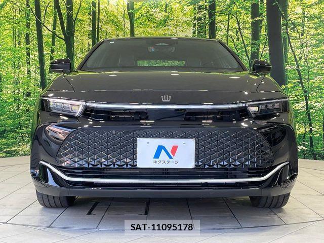 Toyota Crown Crossover 2023-11 8244898-13