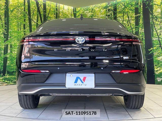 Toyota Crown Crossover 2023-11 8244898-14