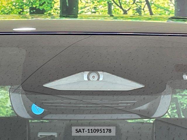 Toyota Crown Crossover 2023-11 8244898-4