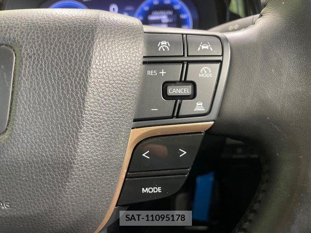 Toyota Crown Crossover 2023-11 8244898-5