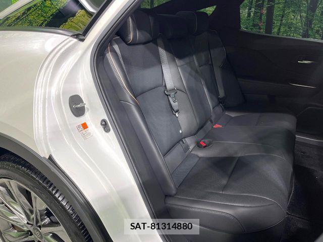 Toyota Crown Crossover 2023-09 8244891-9
