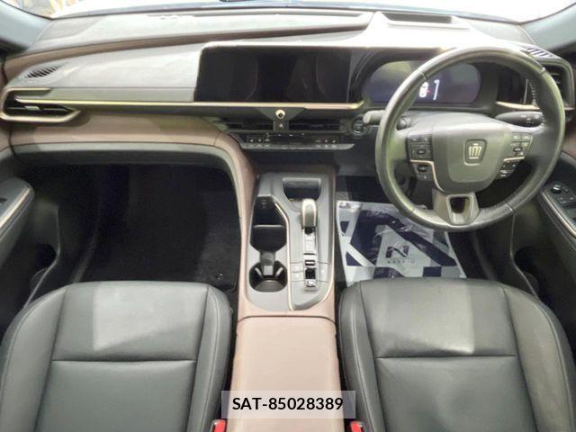 Toyota Crown Crossover 2023-01 8244895-1