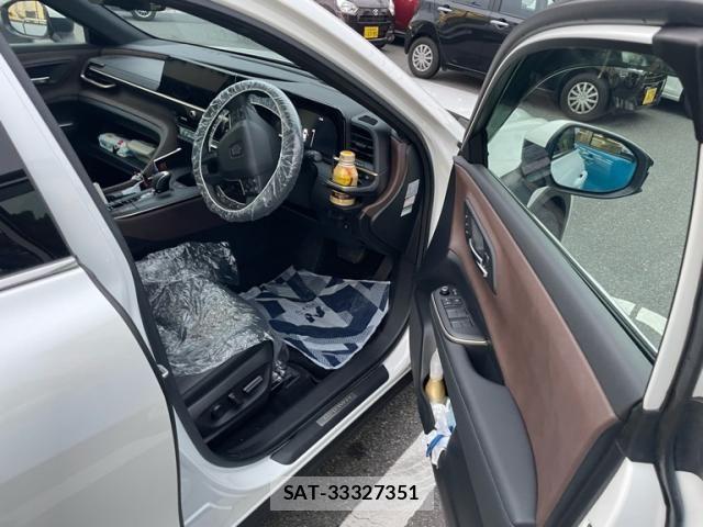 Toyota Crown Crossover 2023-10 8313855-10