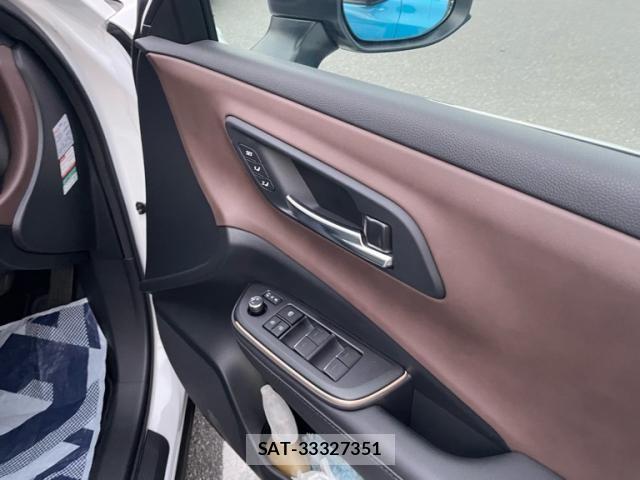 Toyota Crown Crossover 2023-10 8313855-11