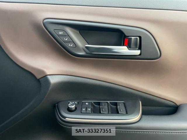 Toyota Crown Crossover 2023-10 8313855-16