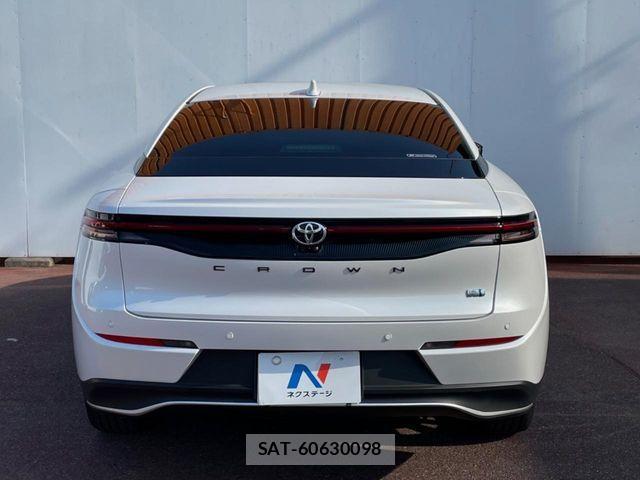 Toyota Crown Crossover 2023-01 8313839-13