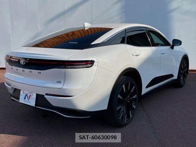 Toyota Crown Crossover 2023-01 8313839-15