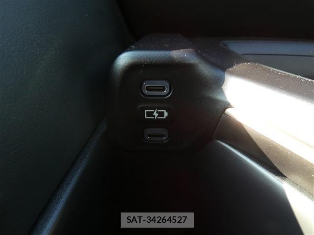 Toyota Crown Crossover 2023-10 8313840-10