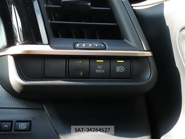 Toyota Crown Crossover 2023-10 8313840-17