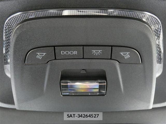 Toyota Crown Crossover 2023-10 8313840-5