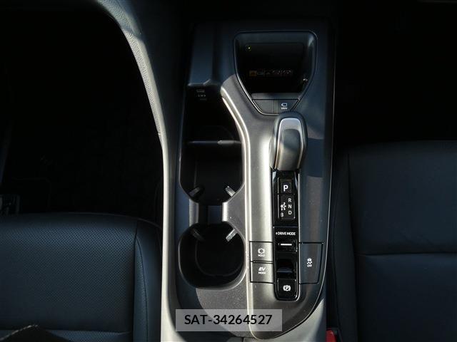 Toyota Crown Crossover 2023-10 8313840-8