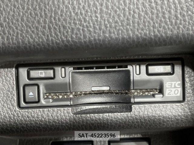 Toyota Crown Crossover 2023-01 8313838-8
