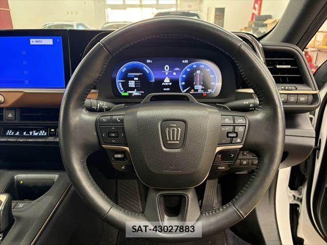 Toyota Crown Crossover 2023-01 8313842-9