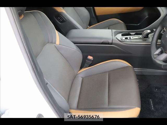 Toyota Crown Crossover 2023-01 8313837-10