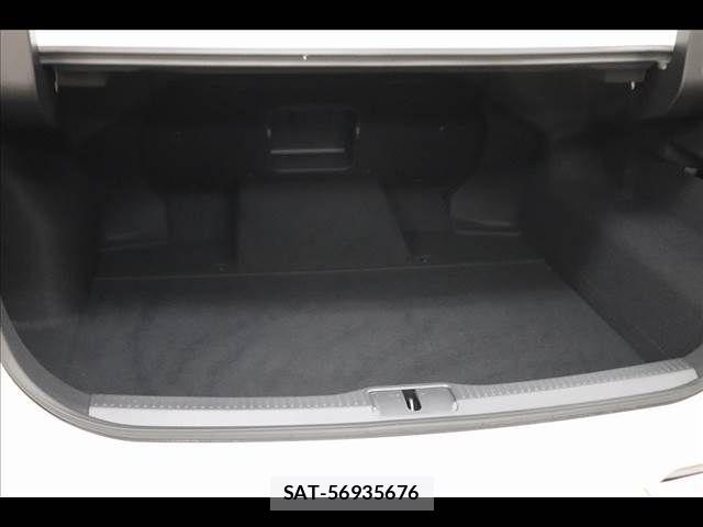 Toyota Crown Crossover 2023-01 8313837-13