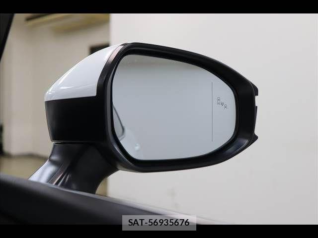Toyota Crown Crossover 2023-01 8313837-4