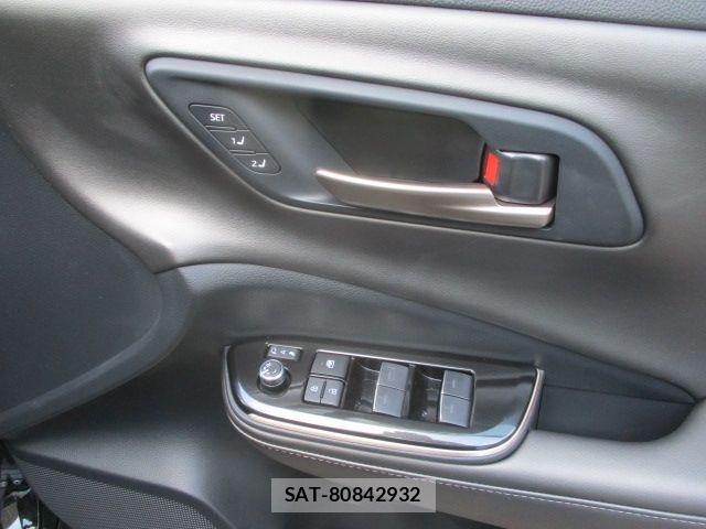 Toyota Crown Crossover 2025-08 8313836-17