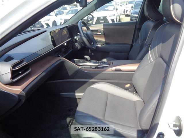 Toyota Crown Crossover 2023-10 8313841-10