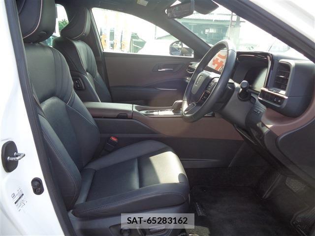 Toyota Crown Crossover 2023-10 8313841-18