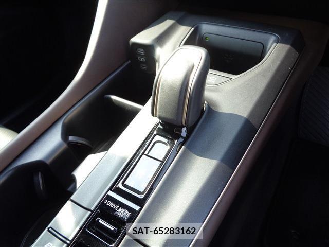 Toyota Crown Crossover 2023-10 8313841-27