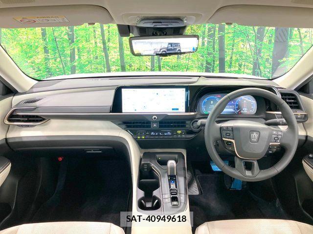 Toyota Crown Crossover 2023-09 8334483-1