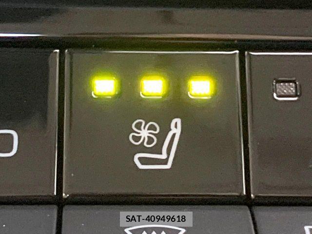 Toyota Crown Crossover 2023-09 8334483-6