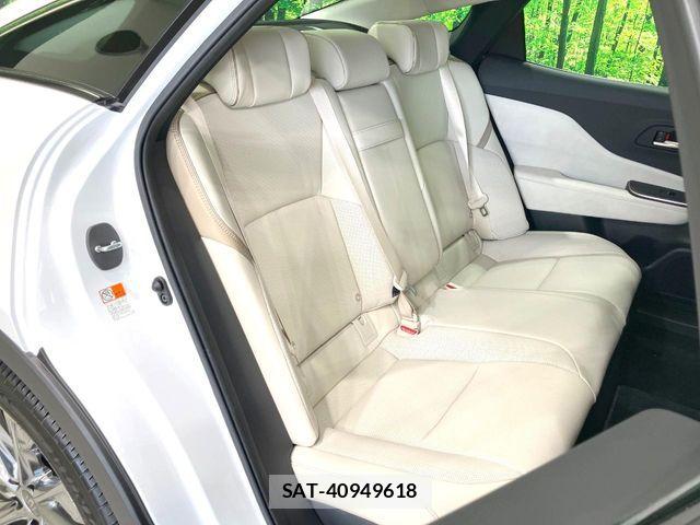 Toyota Crown Crossover 2023-09 8334483-8