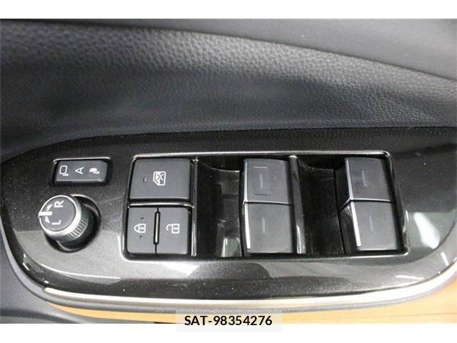 Toyota Crown Crossover 2023-07 8335320-28