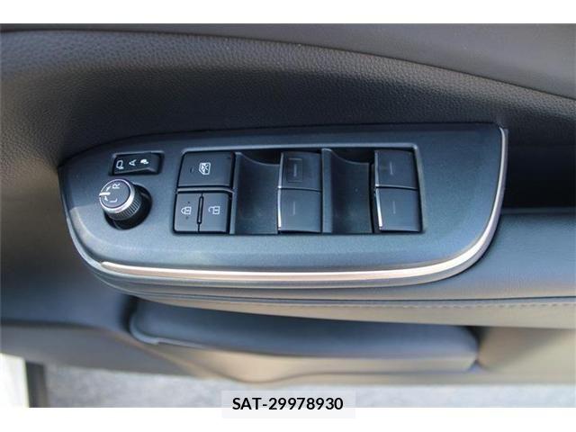 Toyota Crown Crossover 2023-04 8335321-18