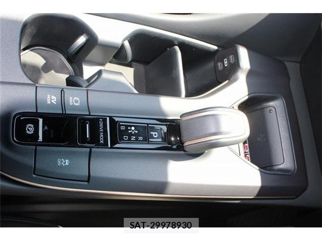 Toyota Crown Crossover 2023-04 8335321-27