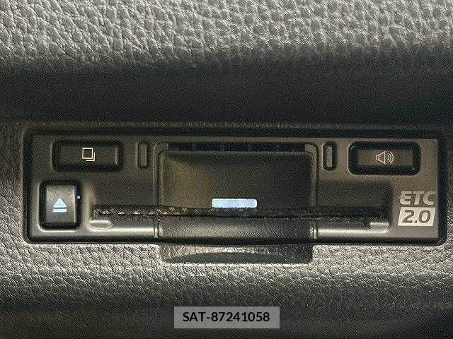 Toyota Crown Crossover 2023-06 8335319-9