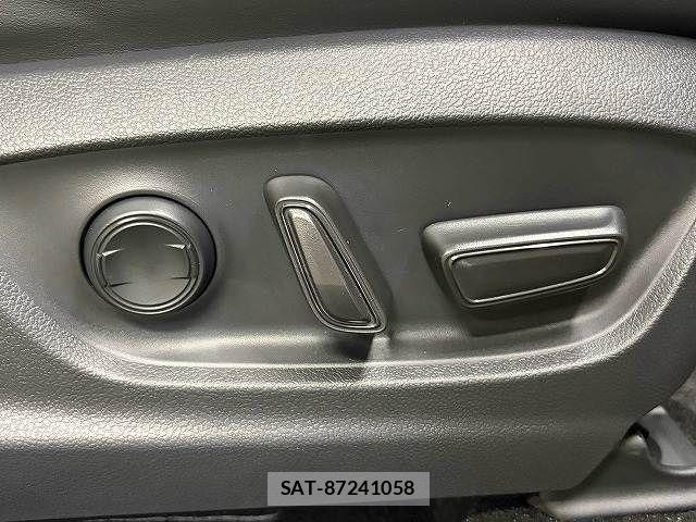 Toyota Crown Crossover 2023-06 8335319-8