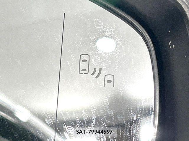 Toyota Crown Crossover 2022-12 8335317-4