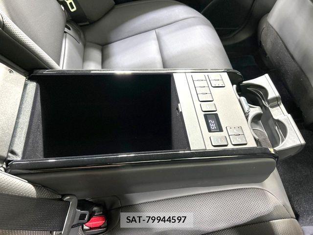 Toyota Crown Crossover 2022-12 8335317-6