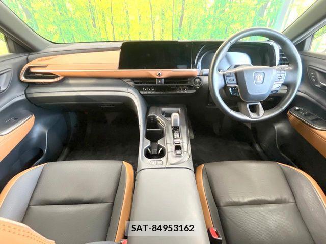 Toyota Crown Crossover 2023-08 8354204-1