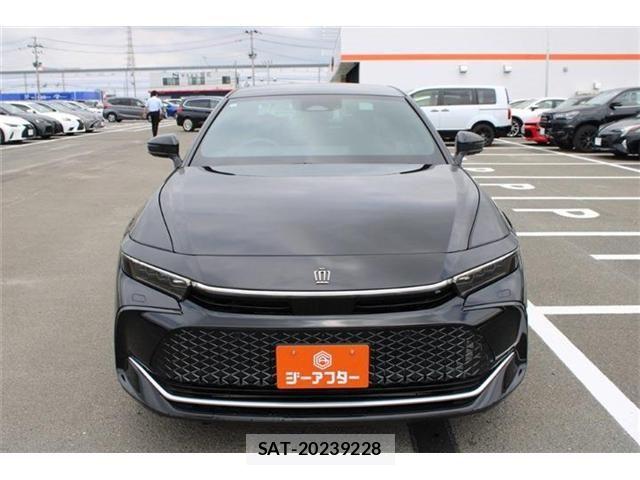 Toyota Crown Crossover 2024-12 8365254-1