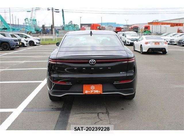 Toyota Crown Crossover 2024-12 8365254-5