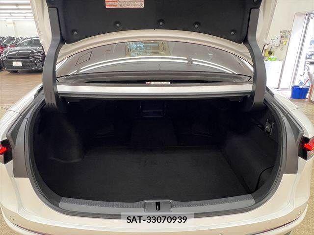 Toyota Crown Crossover 2023-07 8365255-8