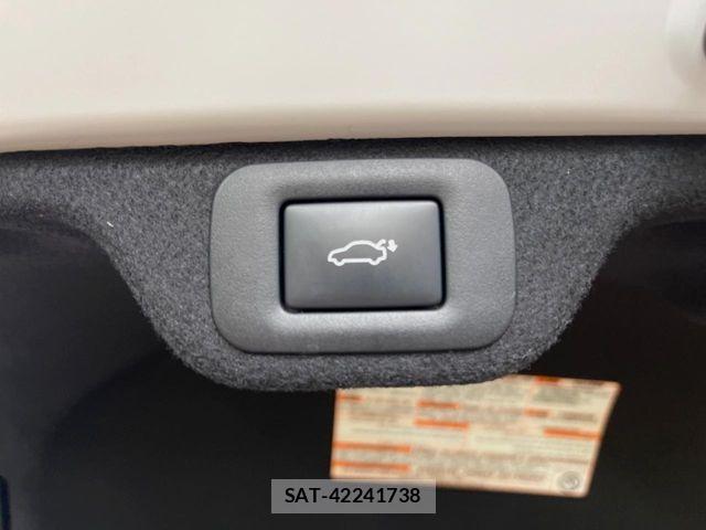 Toyota Crown Crossover 2023-06 8365249-7