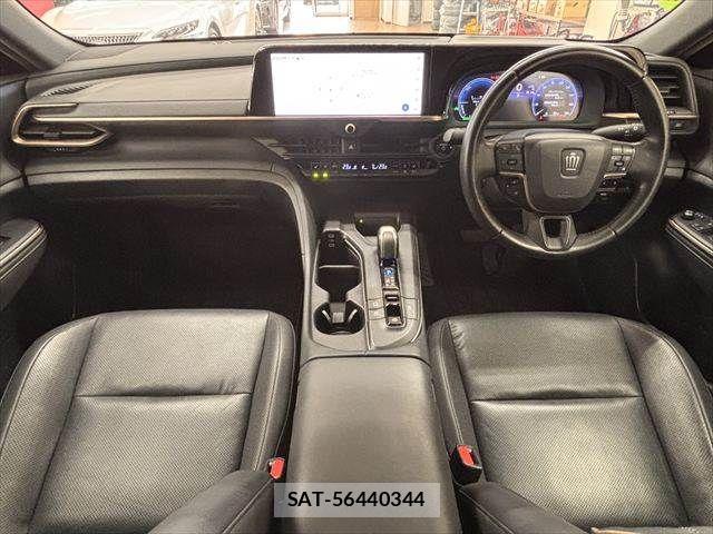 Toyota Crown Crossover 2023-06 8365257-2