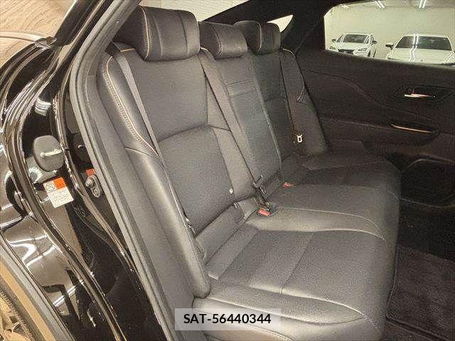 Toyota Crown Crossover 2023-06 8365257-7
