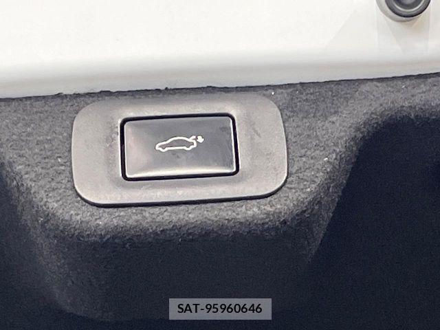 Toyota Crown Crossover 2023-09 8365253-5
