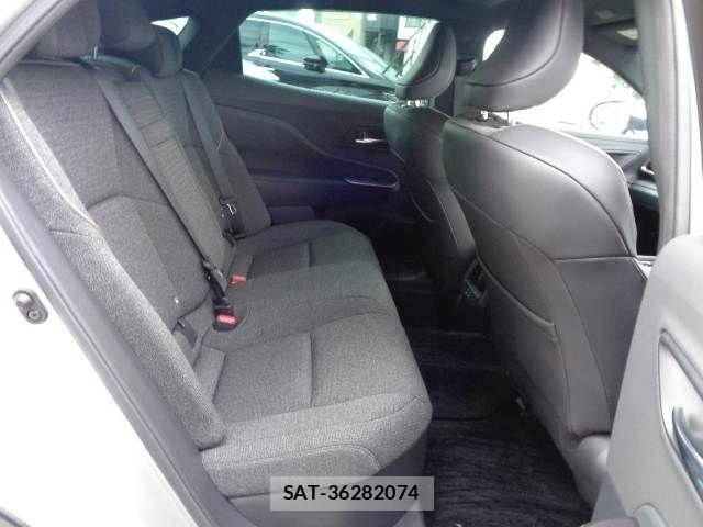 Toyota Crown Crossover 2023-10 8365256-11