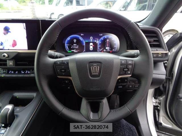 Toyota Crown Crossover 2023-10 8365256-3