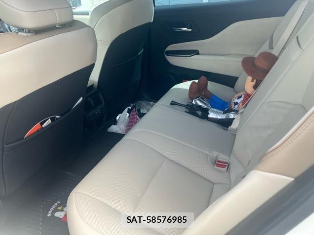 Toyota Crown Crossover 2022-11 8411757-12