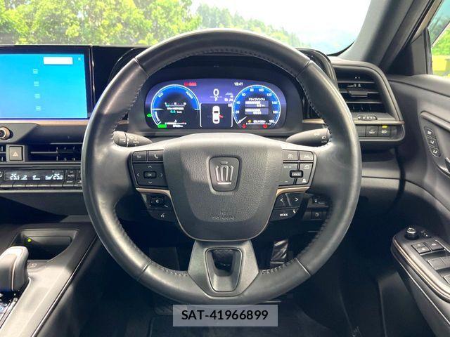 Toyota Crown Crossover 2023-07 8438018-9