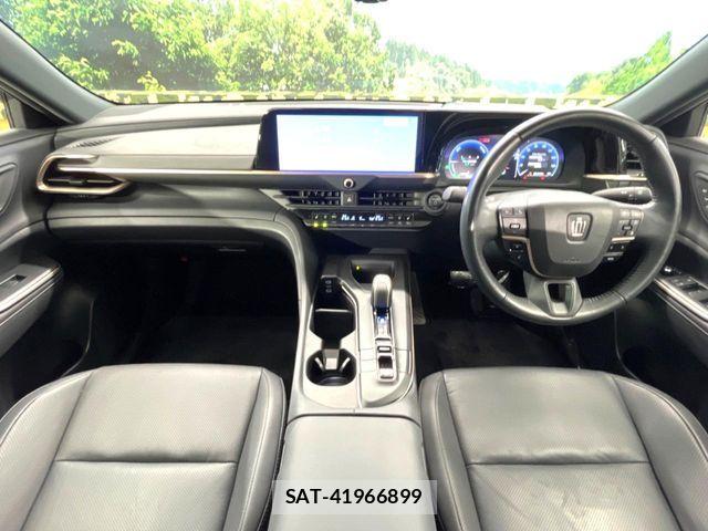 Toyota Crown Crossover 2023-07 8438018-1